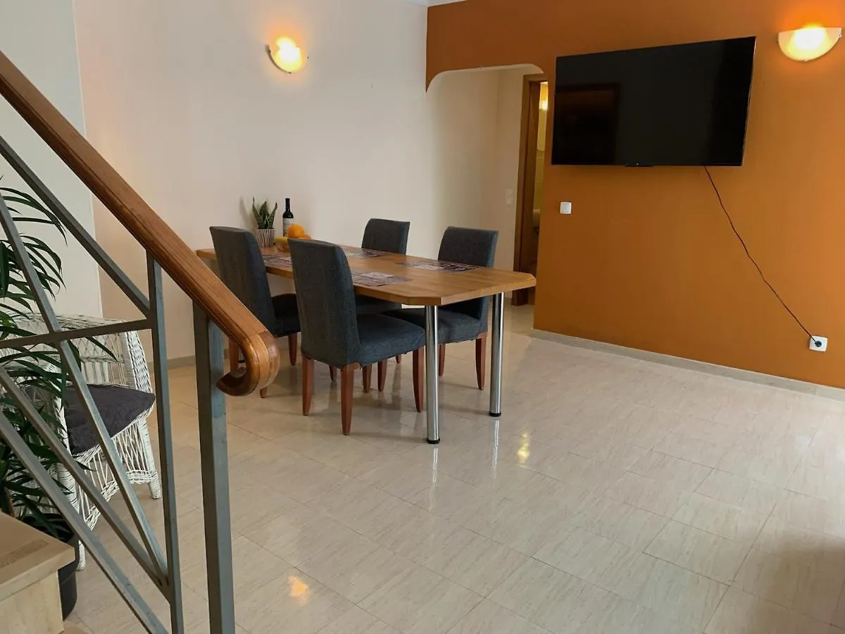 House With A Bbq Terrace In The Centre Of Lagos Hébergement de vacances